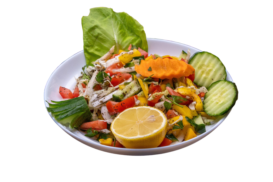 Frischer Salat mit Zitrone und Gemüse
